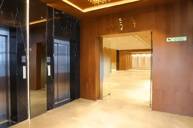 Crystal Banquet (Entrance) Image