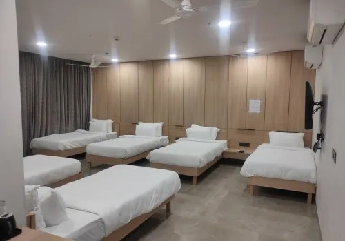 Family Room Single Bed - Six Pax With Two Toilets Image