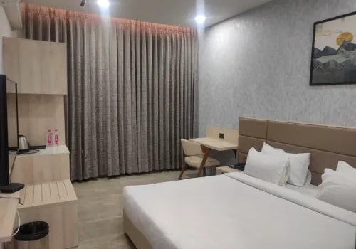 Twin Master Bed - Two Pax With Single Toilet Image